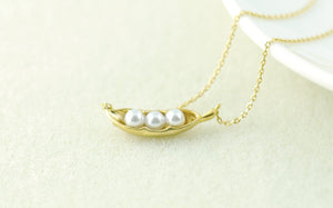 Pea Pod Necklace in Gold