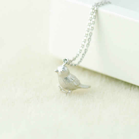 Amazon.com: HENRYKA Large Rockin Robin Bird Necklace in 925 Silver and  Coral Christmas Jewellery 16.5